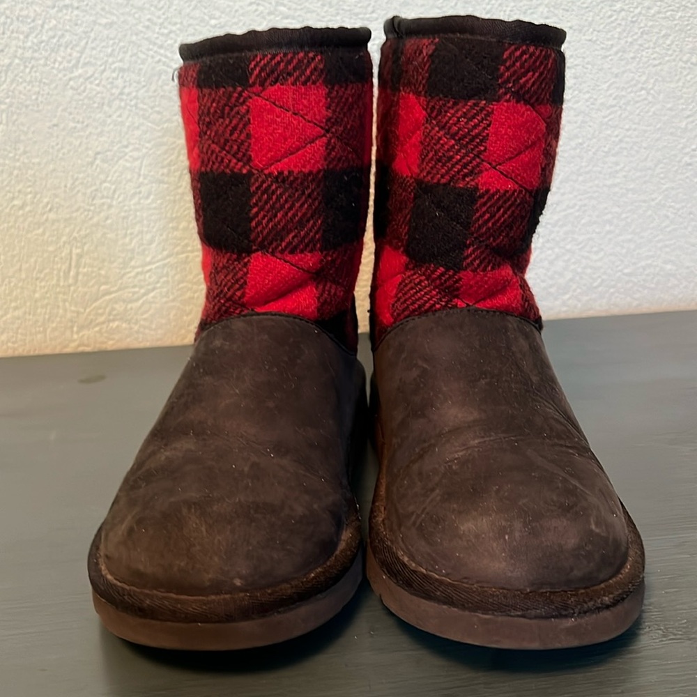 UGG youth Buffalo plaid short boots Size 4.